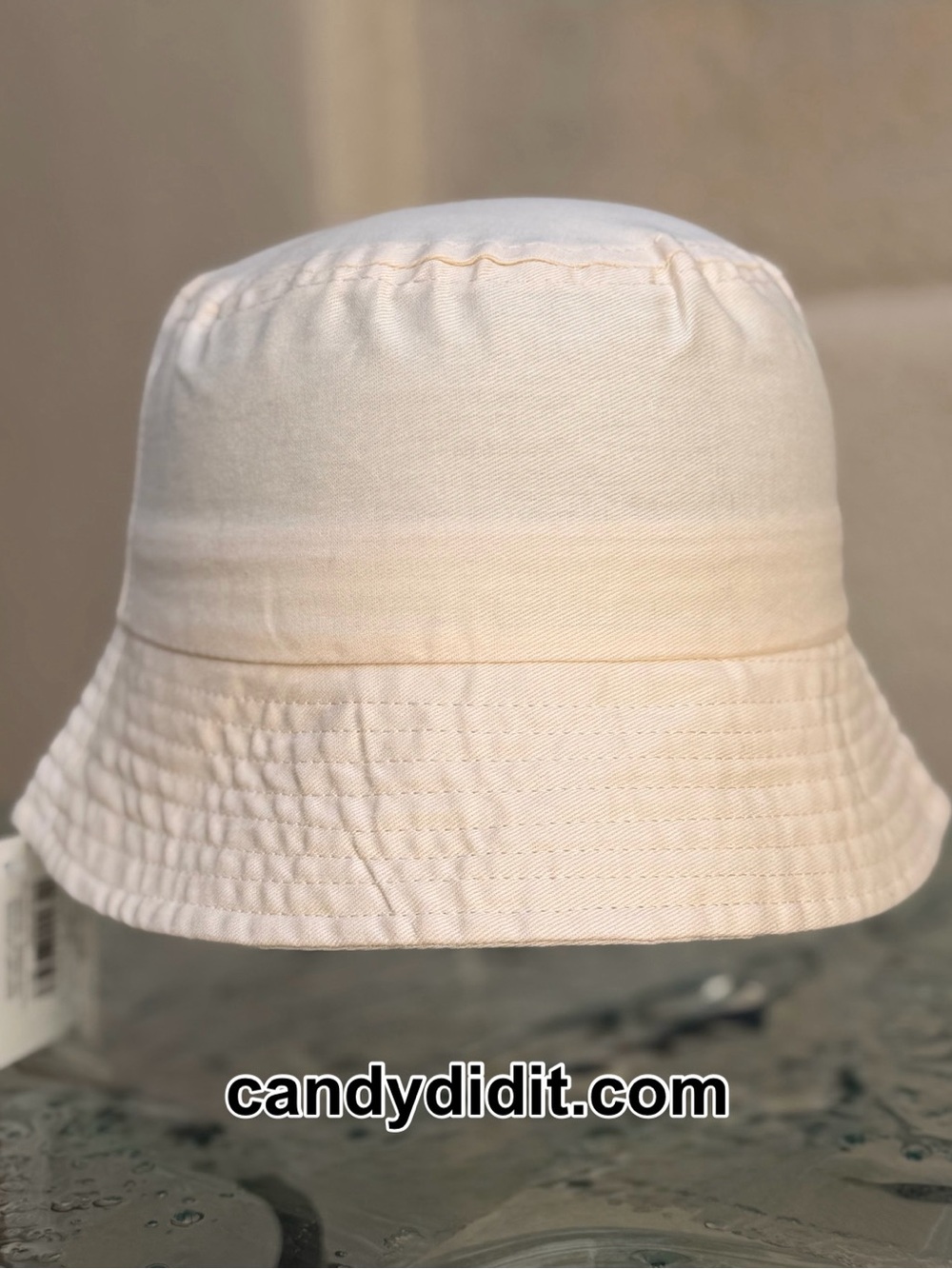 NWT Handmade Gucci Cream Bucket Hat with Heart Logo Patch - Picture 10 of 14